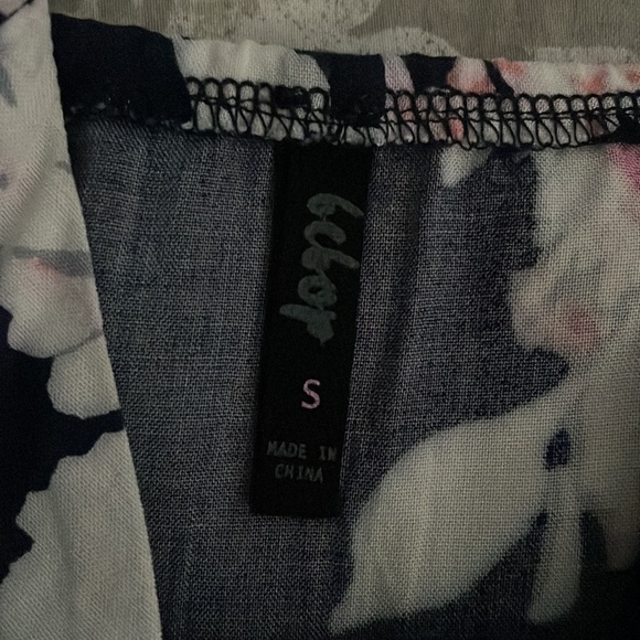 SHORT ROMPER♥️♥️SIZE SMALL - Picture 5 of 7